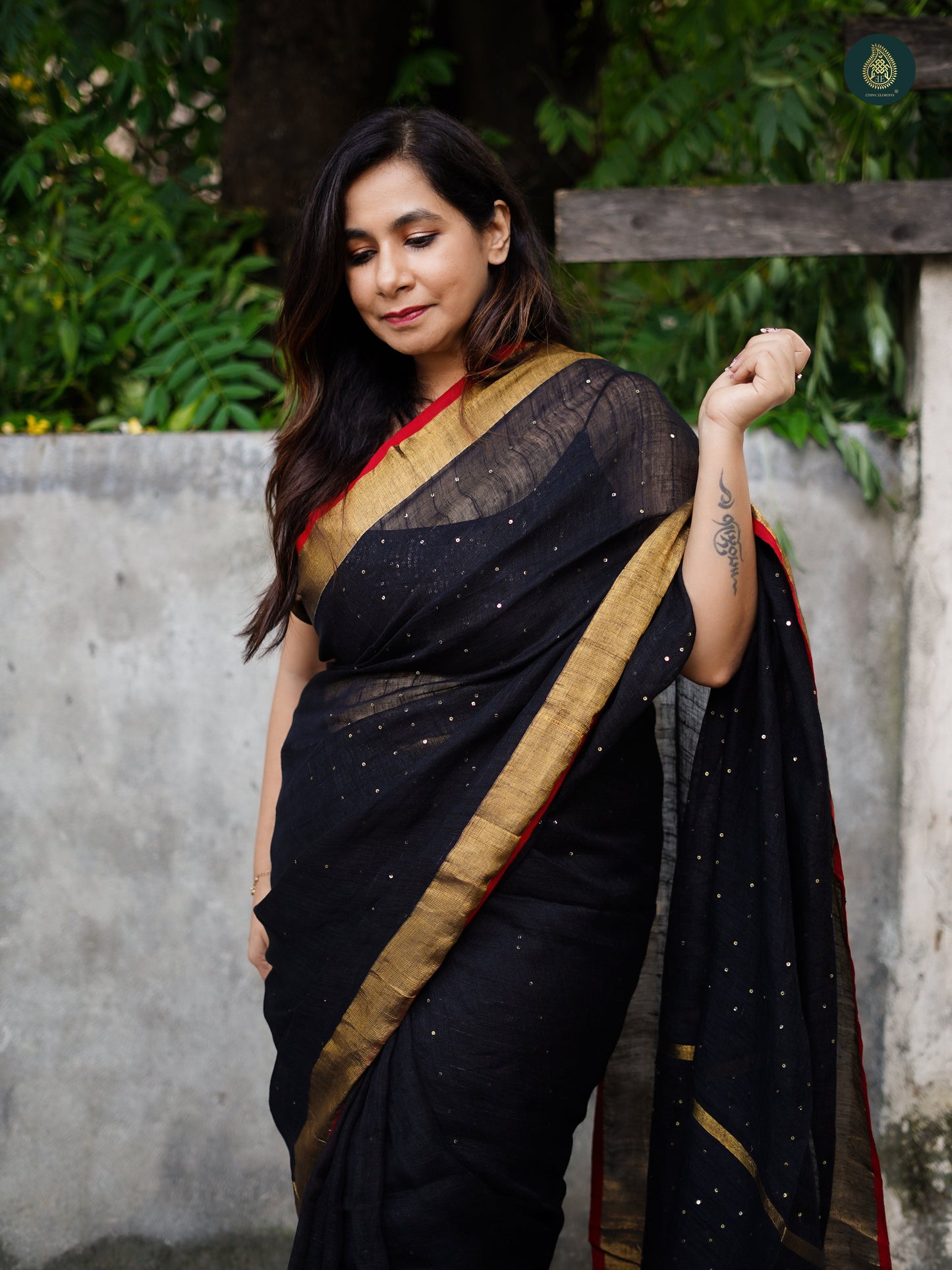 Premium Woven Linen Saree - Kaala Kesar