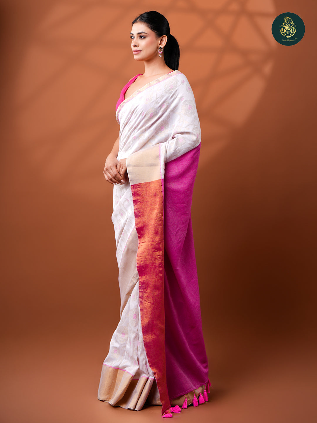Ivory Floral Jamdani Mul Cotton Saree with Magenta Zari Pallu For Women