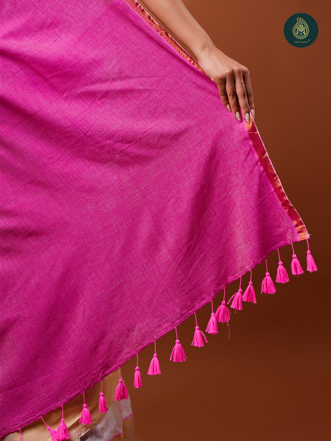 Ivory Floral Jamdani Mul Cotton Saree with Magenta Zari Pallu For Women