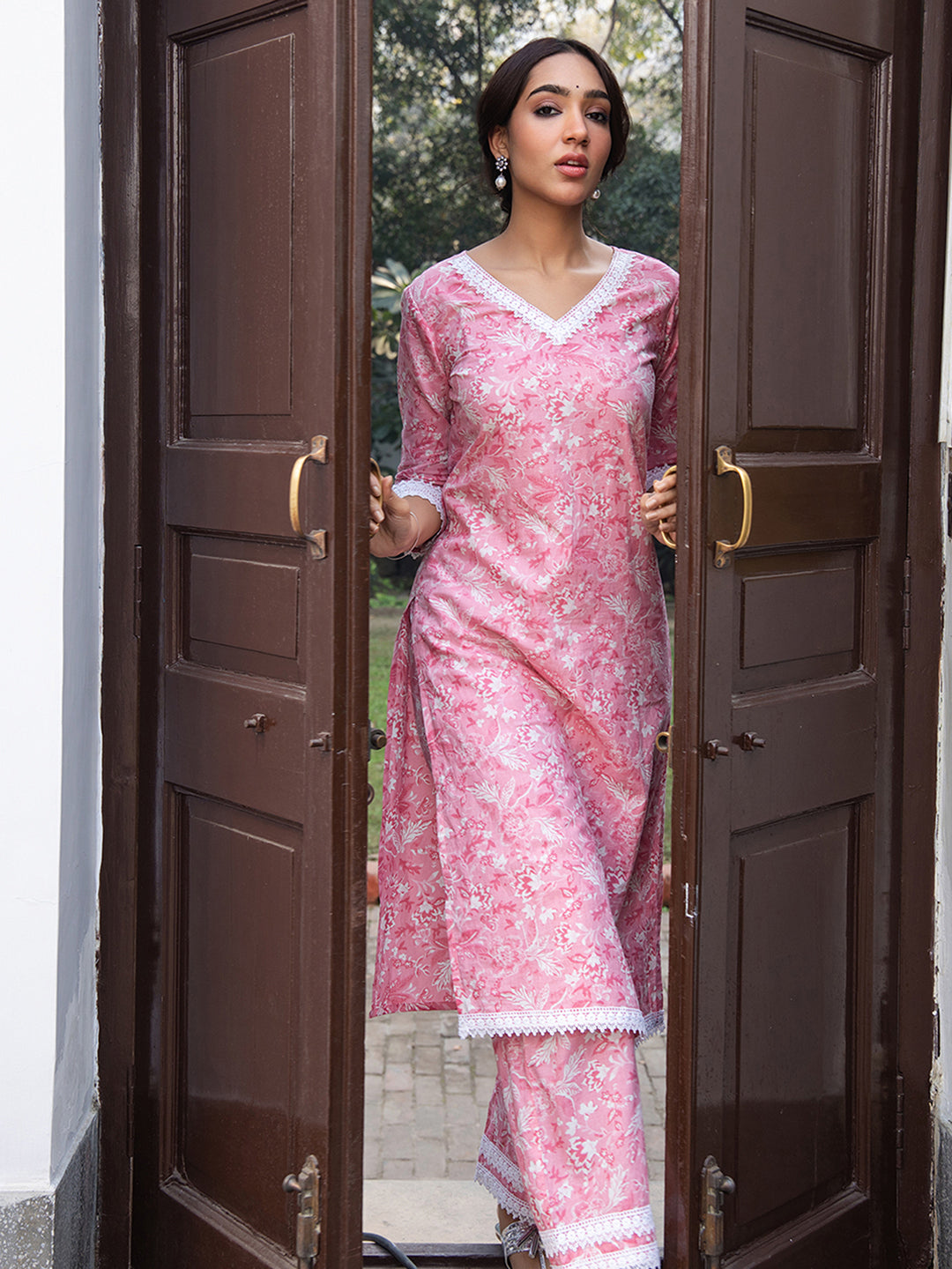Janasya Women's Pink Pure Cotton Floral Printed Straight Kurta Set