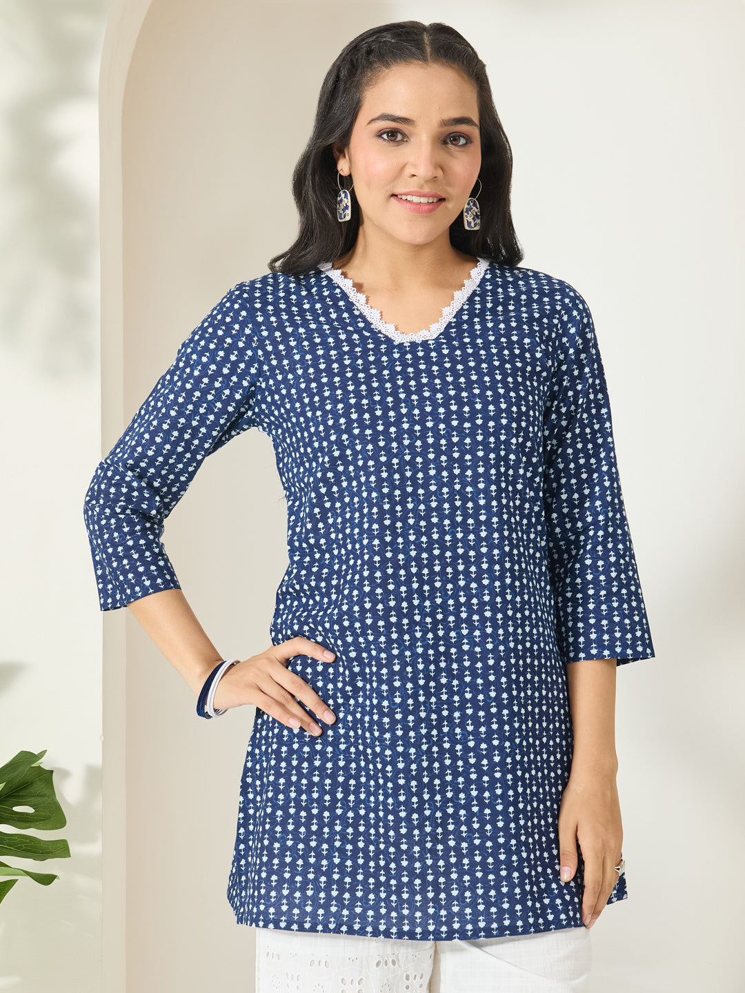 Janasya Women's Indigo Pure Cotton Ethnic Motifs Printed Straight Tunic