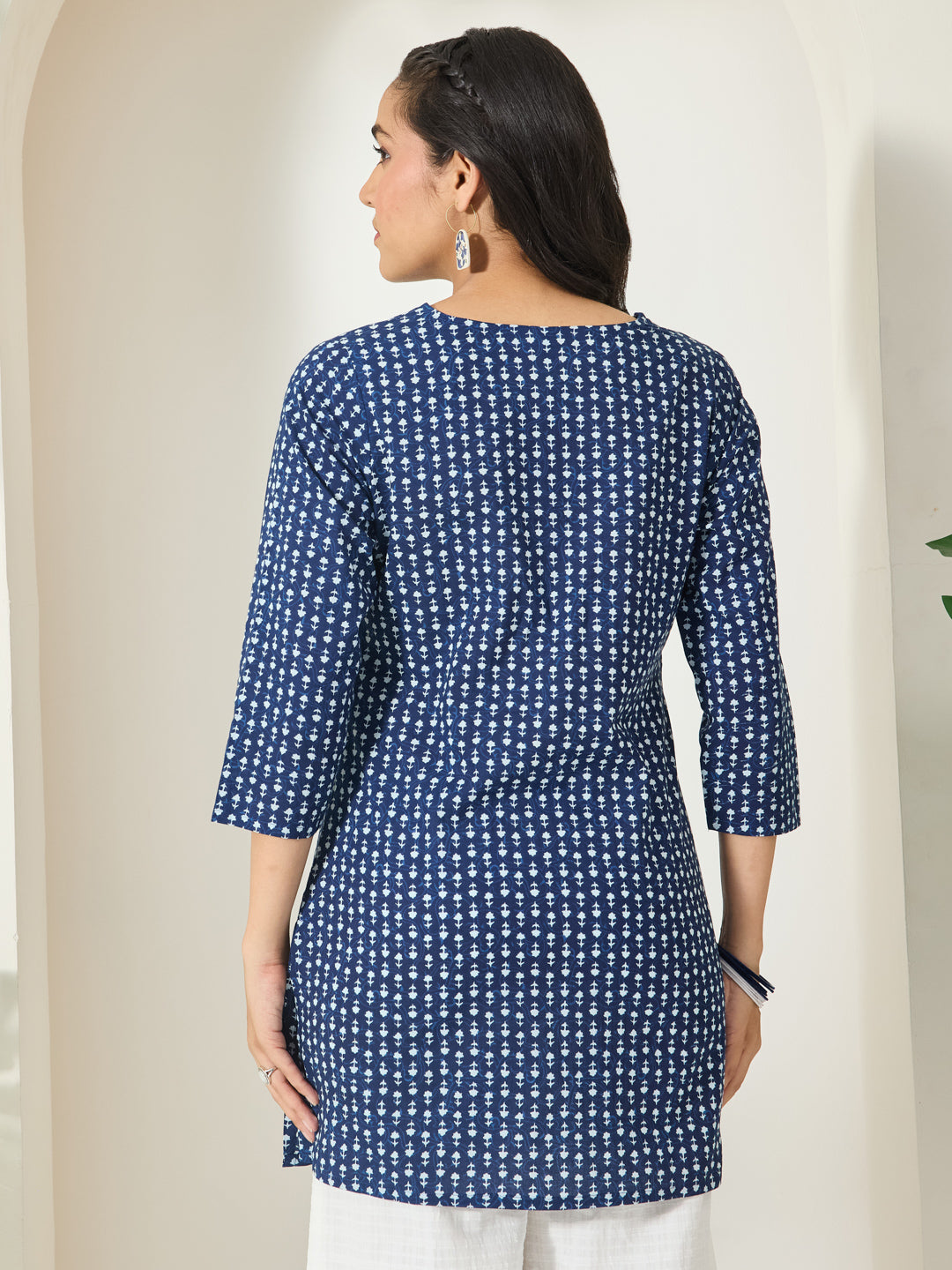 Janasya Women's Indigo Pure Cotton Ethnic Motifs Printed Straight Tunic