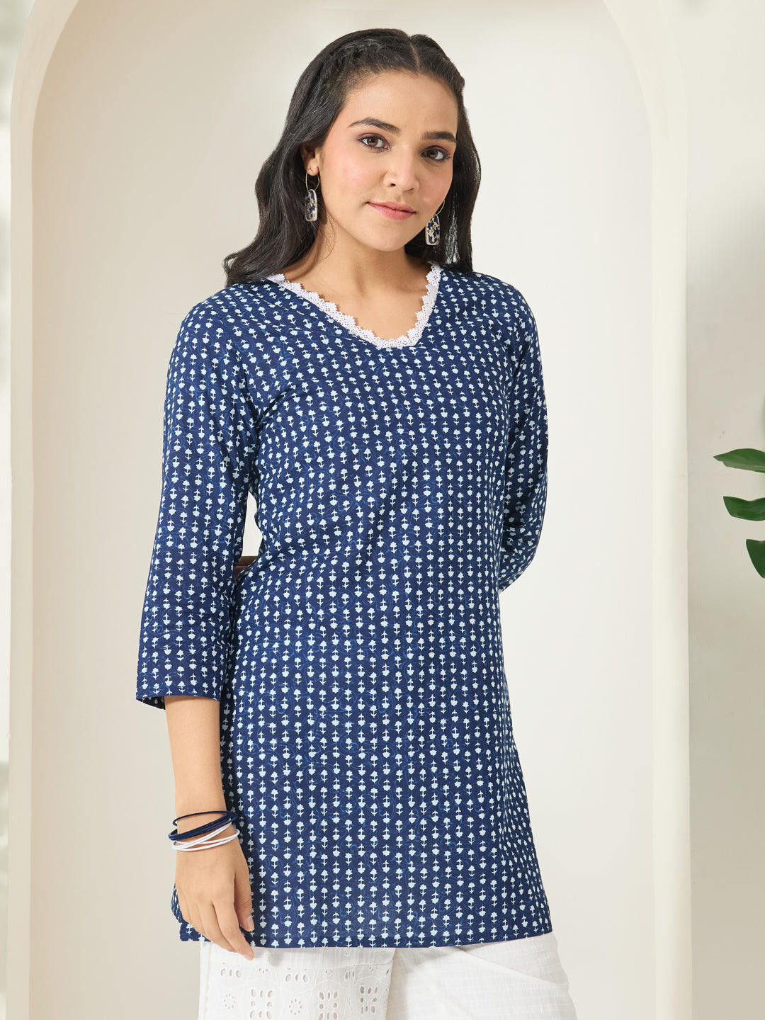 Janasya Women's Indigo Pure Cotton Ethnic Motifs Printed Straight Tunic