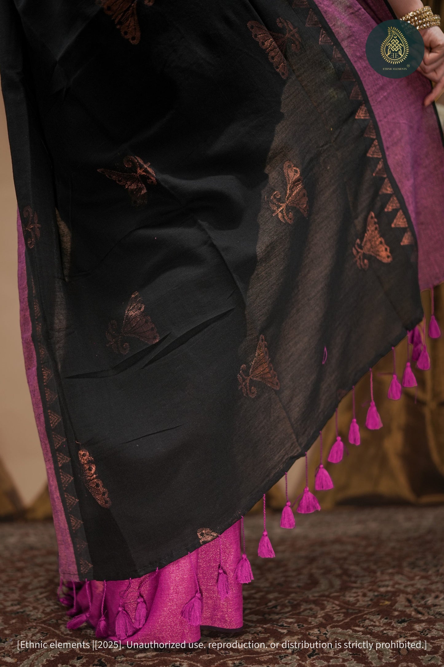 Kaashvi Handwoven Mul Cotton Zari Weaved Saree