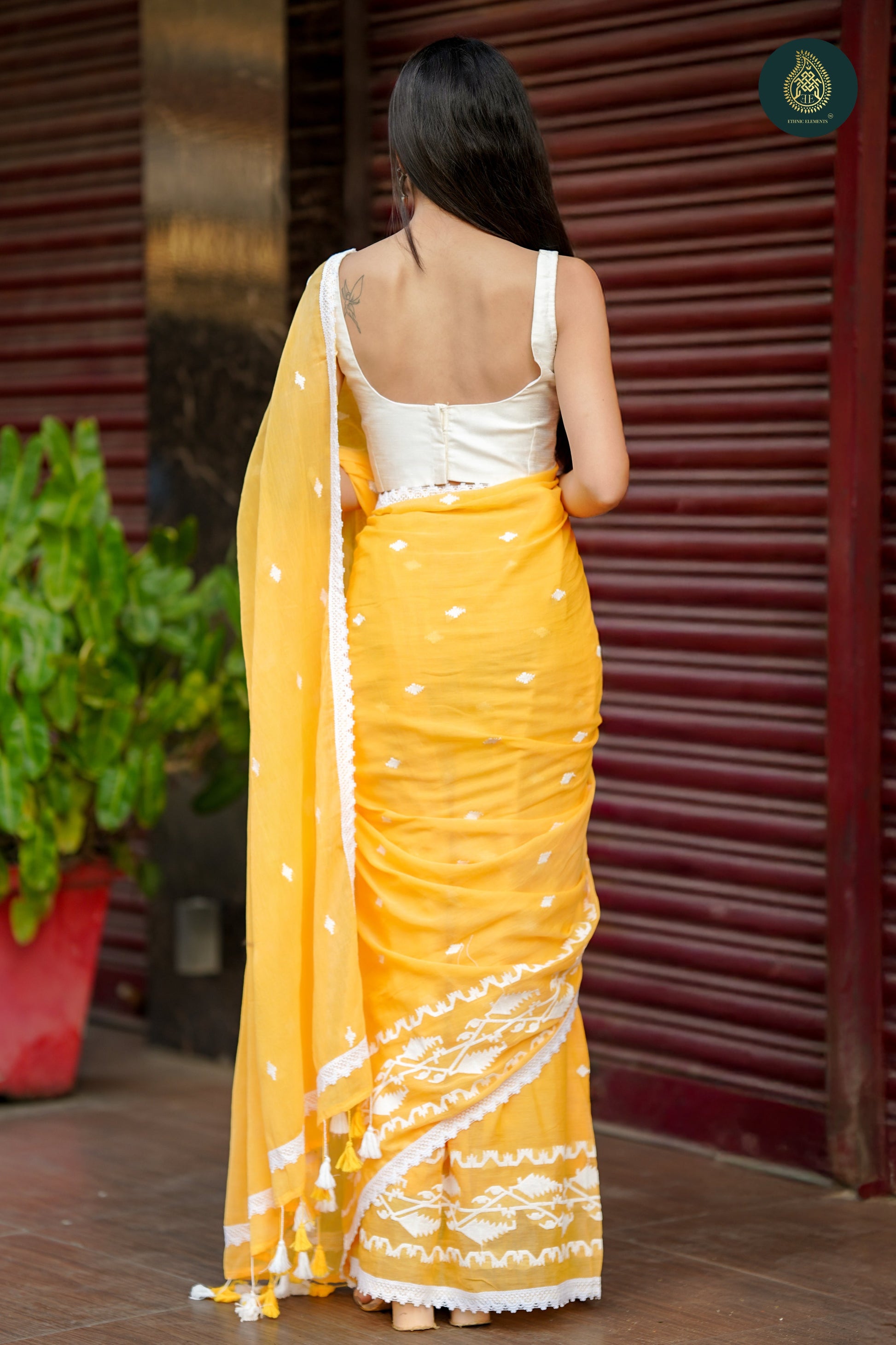 Aamras Jamdani Embriodery Mul Cotton Saree With Crochet Lace