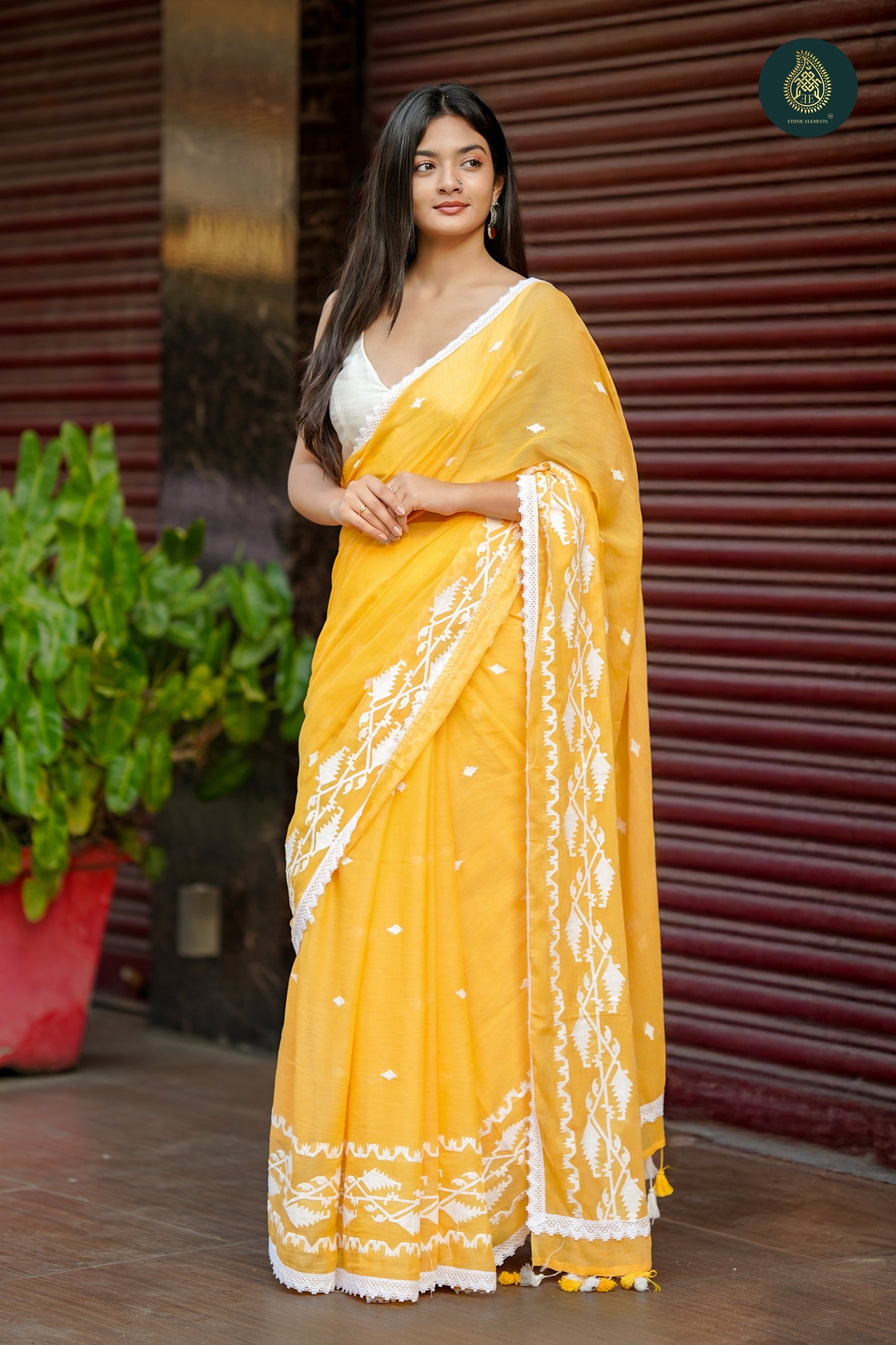 Aamras Jamdani Embriodery Mul Cotton Saree With Crochet Lace