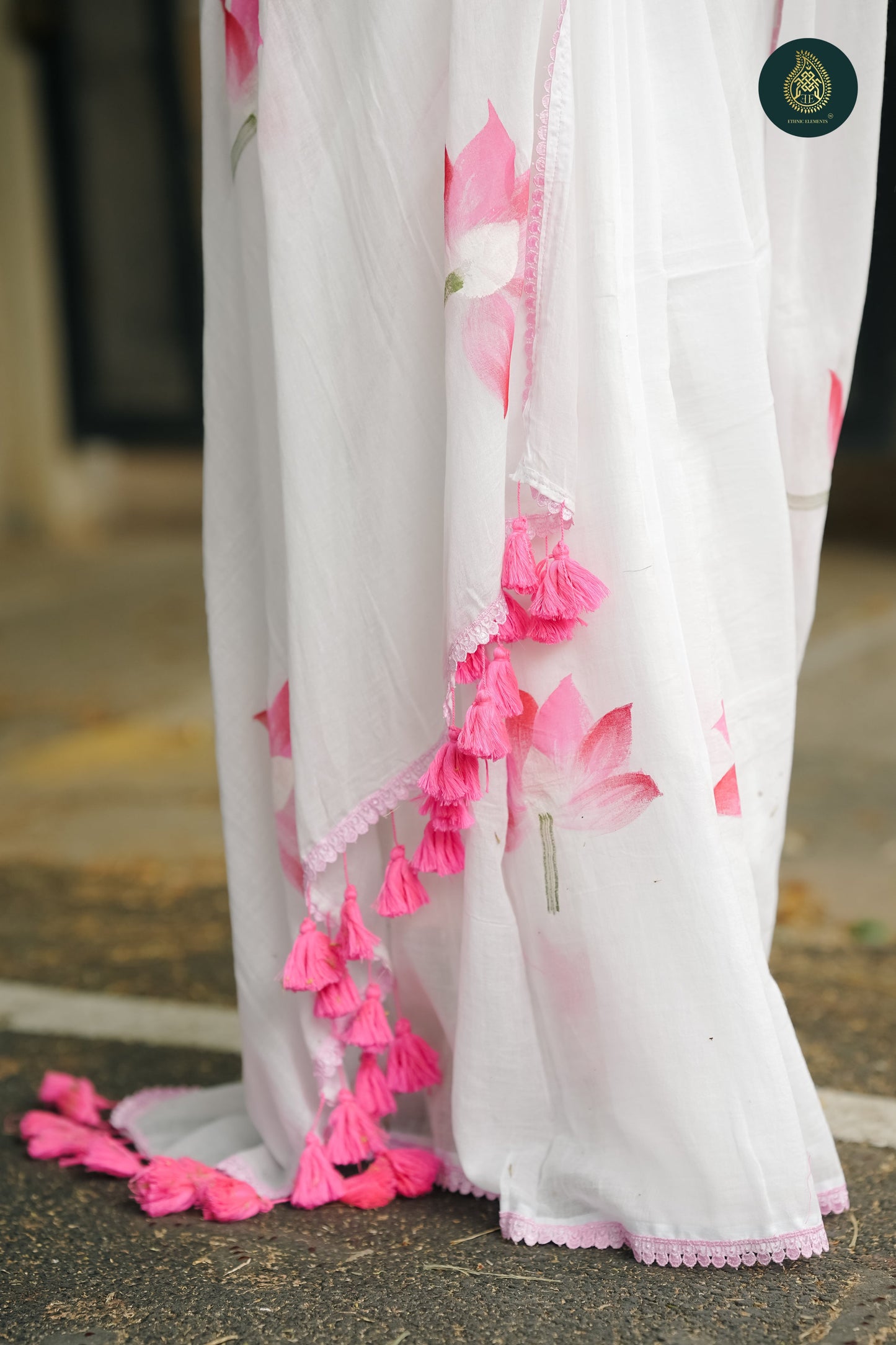 Lotus Floral Crochet Lace Mul Cotton Saree
