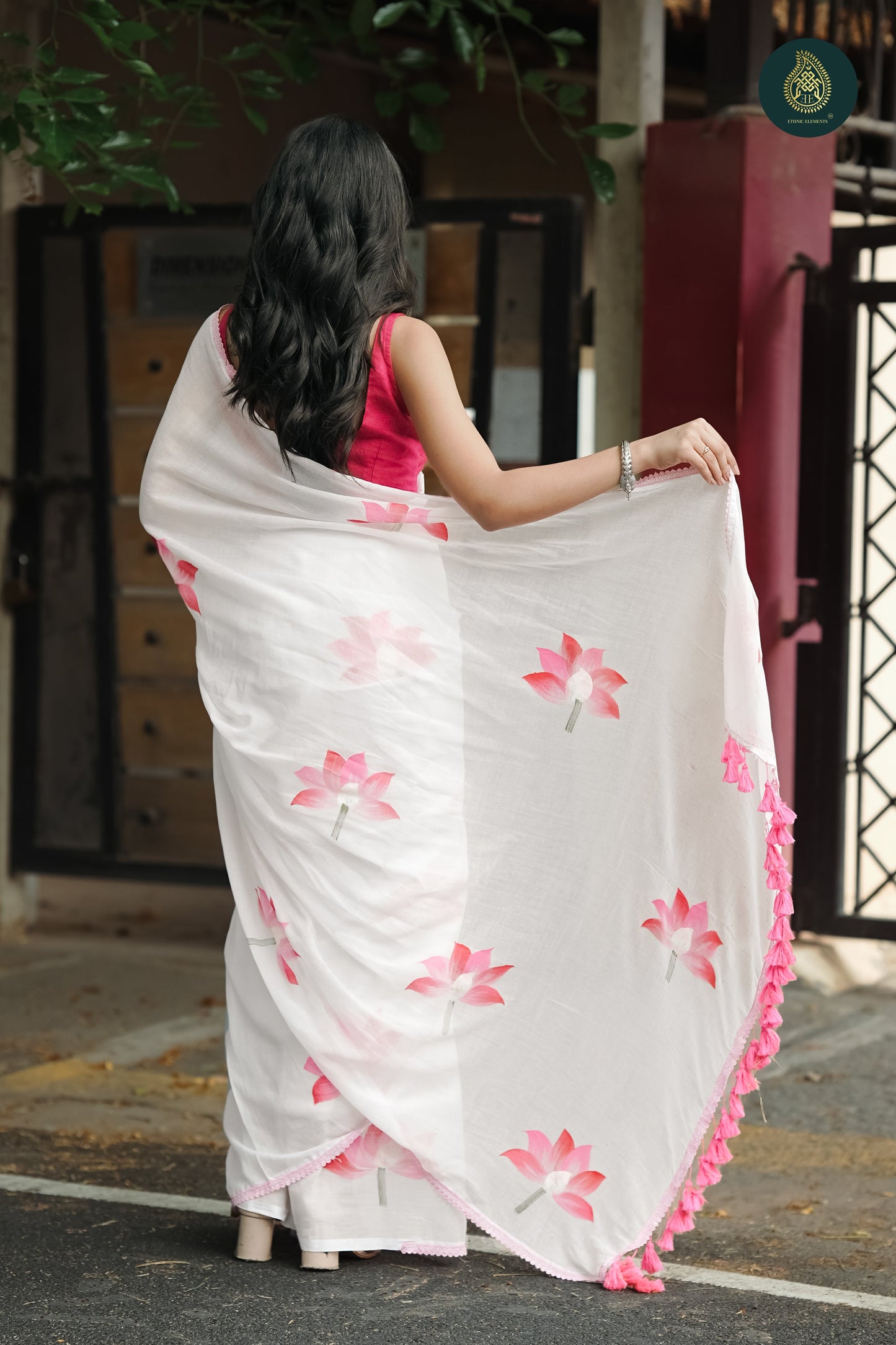 Lotus Floral Crochet Lace Mul Cotton Saree