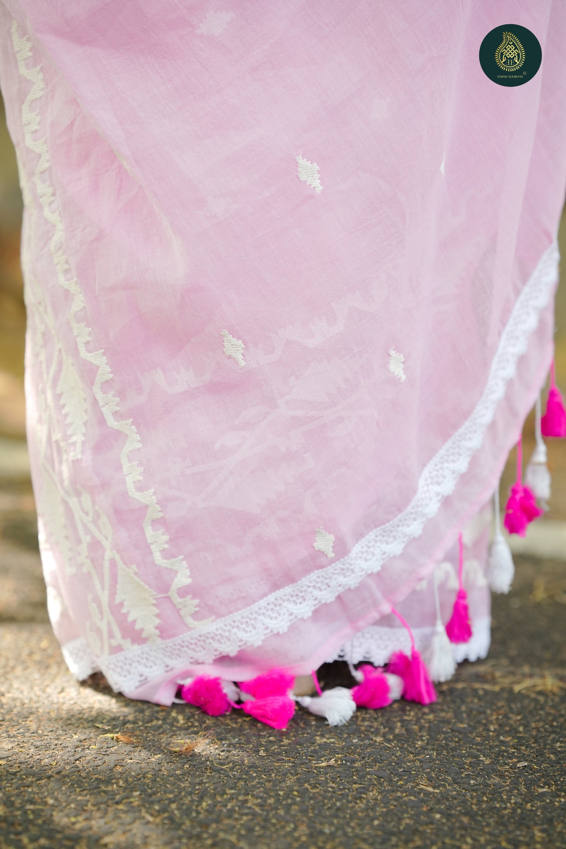 Pink Panaphool Jamdani Embroidery Mul Cotton Saree with Crochet Lace