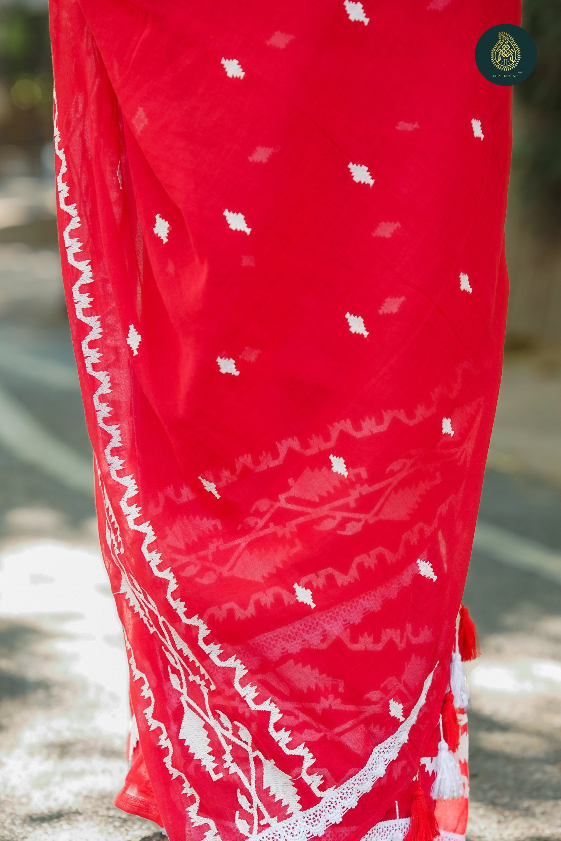 Laal Surkh Jamdani Embroidered Mul Cotton Saree with Crochet Lace