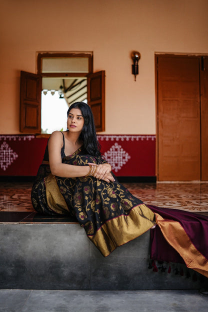 Mul Cotton Zari Floral Jaal Saree Raag Rani