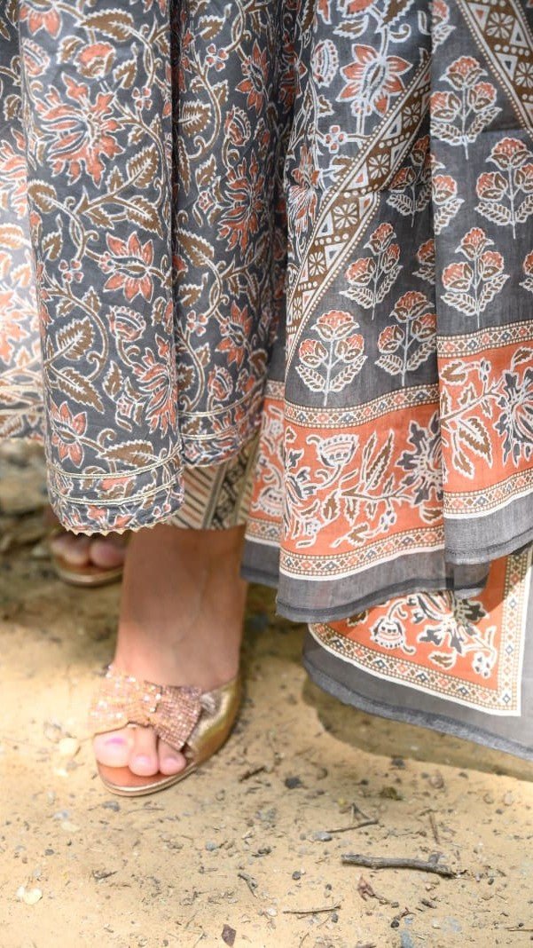 RT074 - Trendies Attire